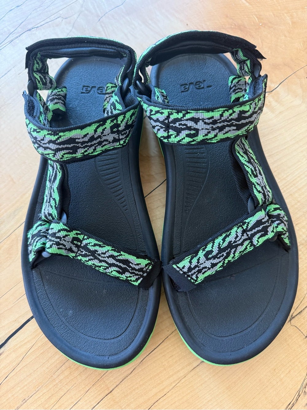 Teva Hurricane Men’s 9 - Brand New w/o tags. Never worn.